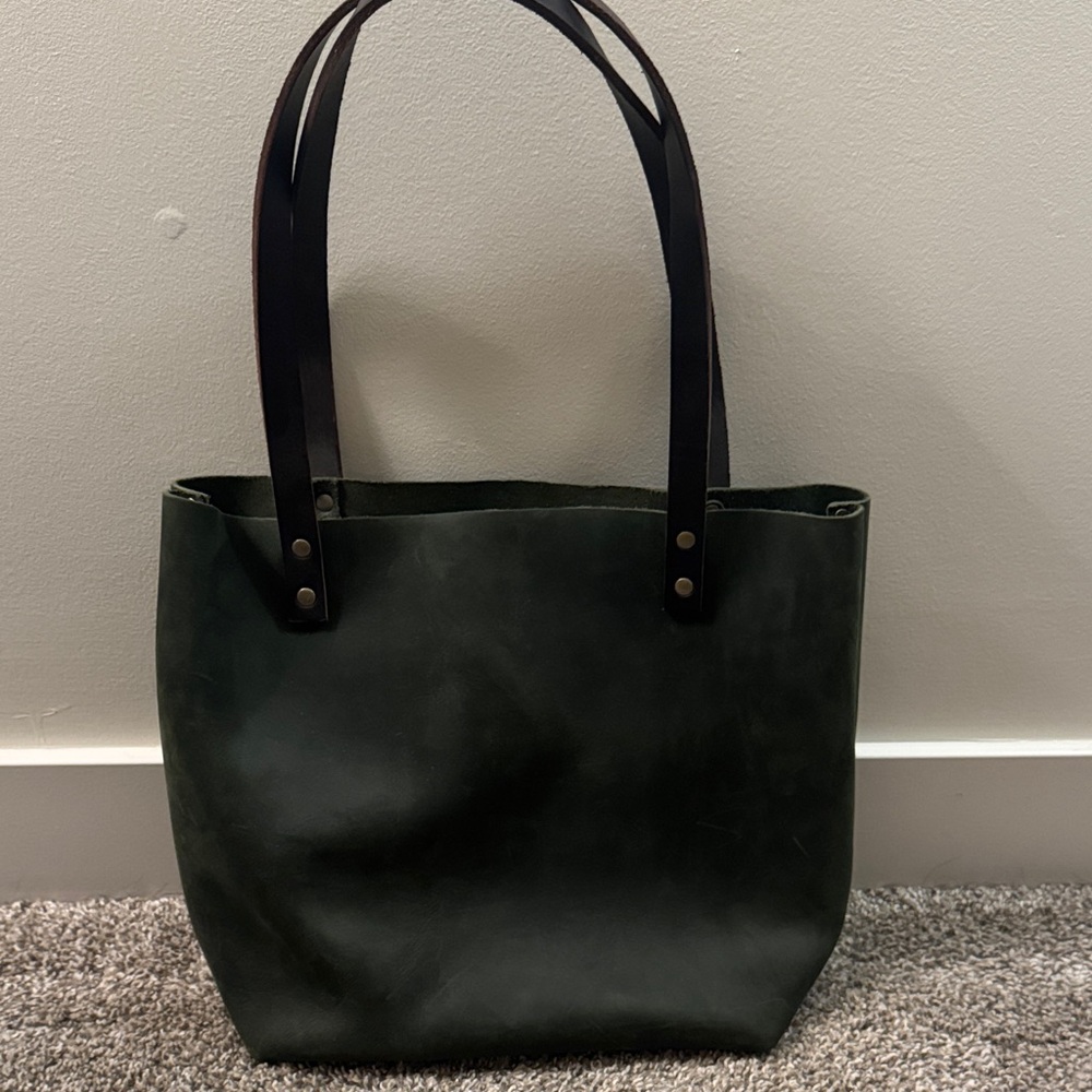 Elegant Green Leather Tote Bag